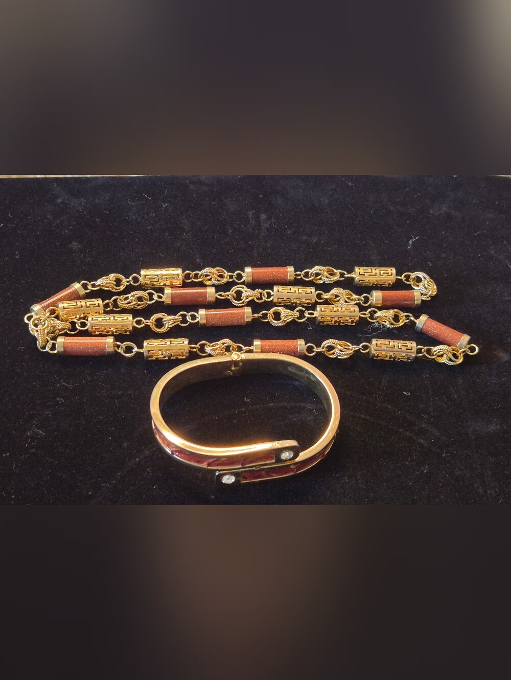 Vintage Necklace and Bracelet Set From The 80s.
